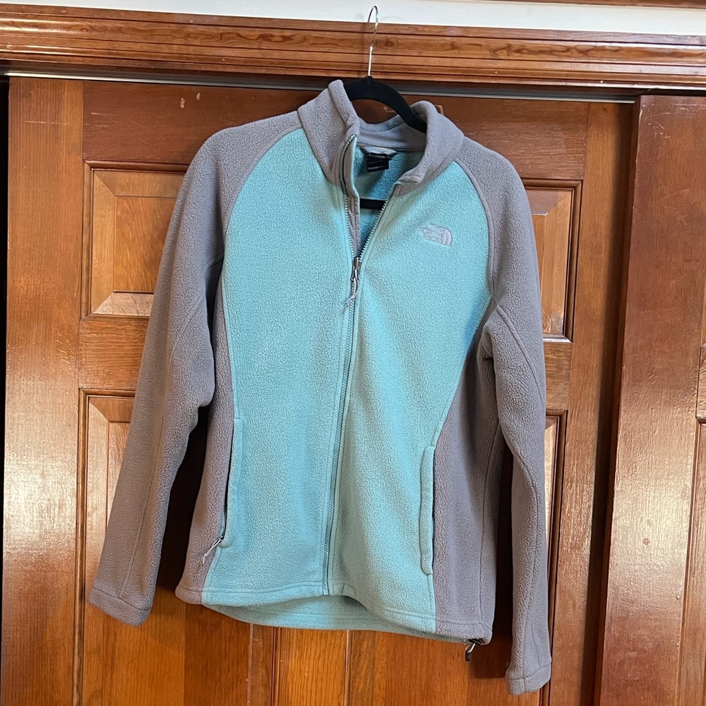 Woman’s North Face Fleece Jacket. Sz L. Excellent Condition